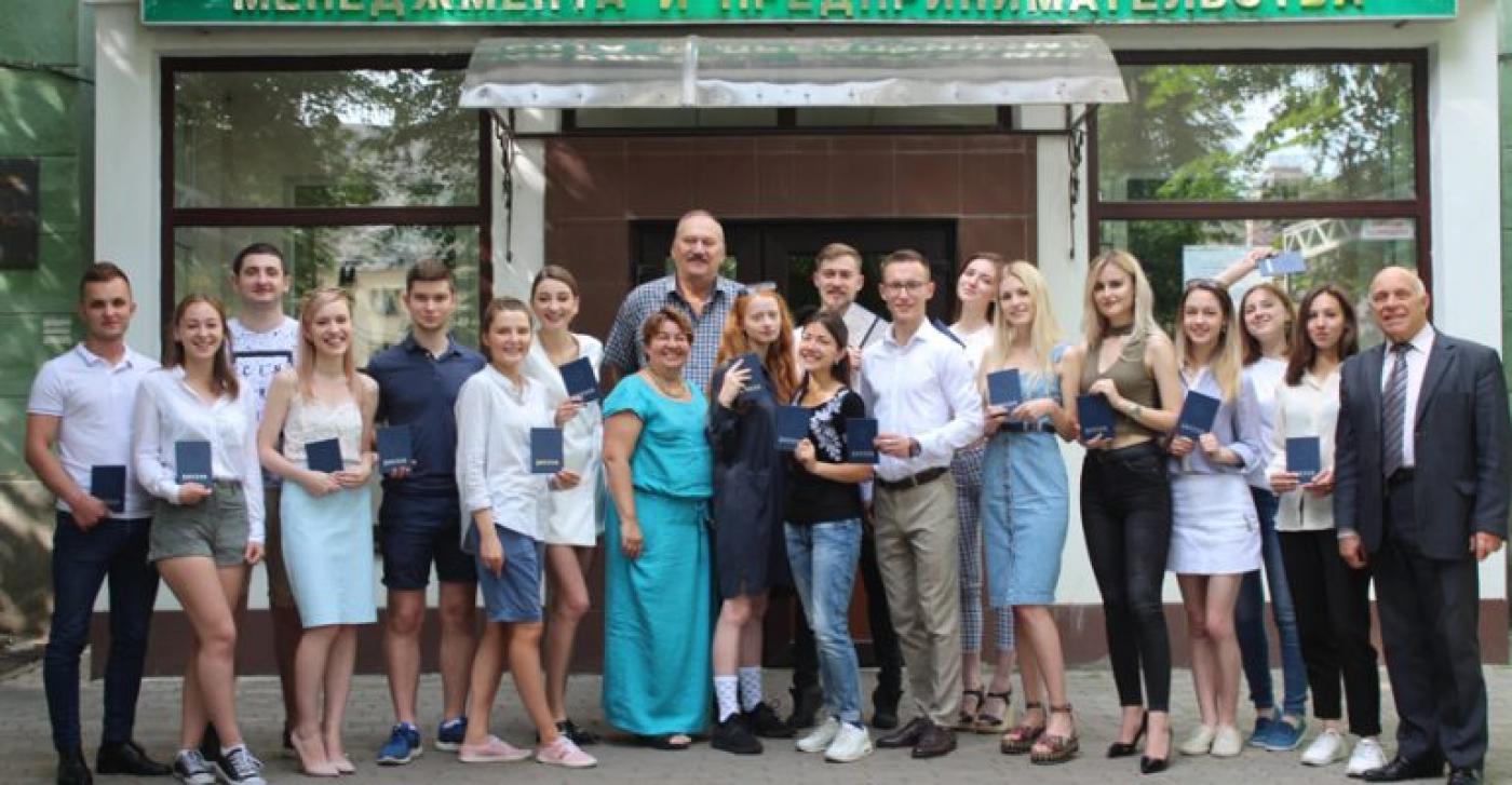 На ФММП состоялся первый выпуск по новой специальности — менеджер-дизайнер!